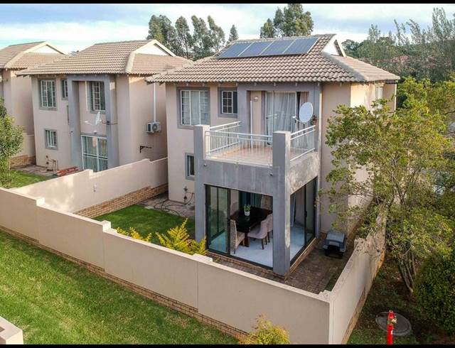 3 BEDROOM TOWNHOUSE FOR SALE IN RUIMSIG